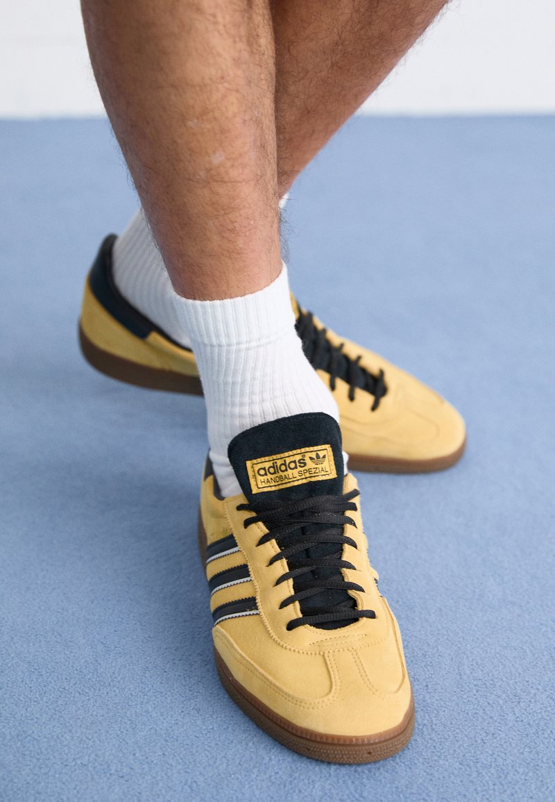 adidas Originals HANDBALL SPEZIAL UNISEX - Sportbačiai - oat/core 
