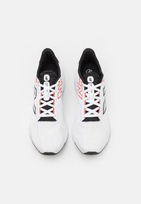 New Balance Silniční běžecké boty - white
