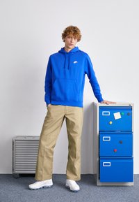 Nike Sportswear SPORTSWEAR CLUB FLEECE - Ikdienas džemperis - game royal