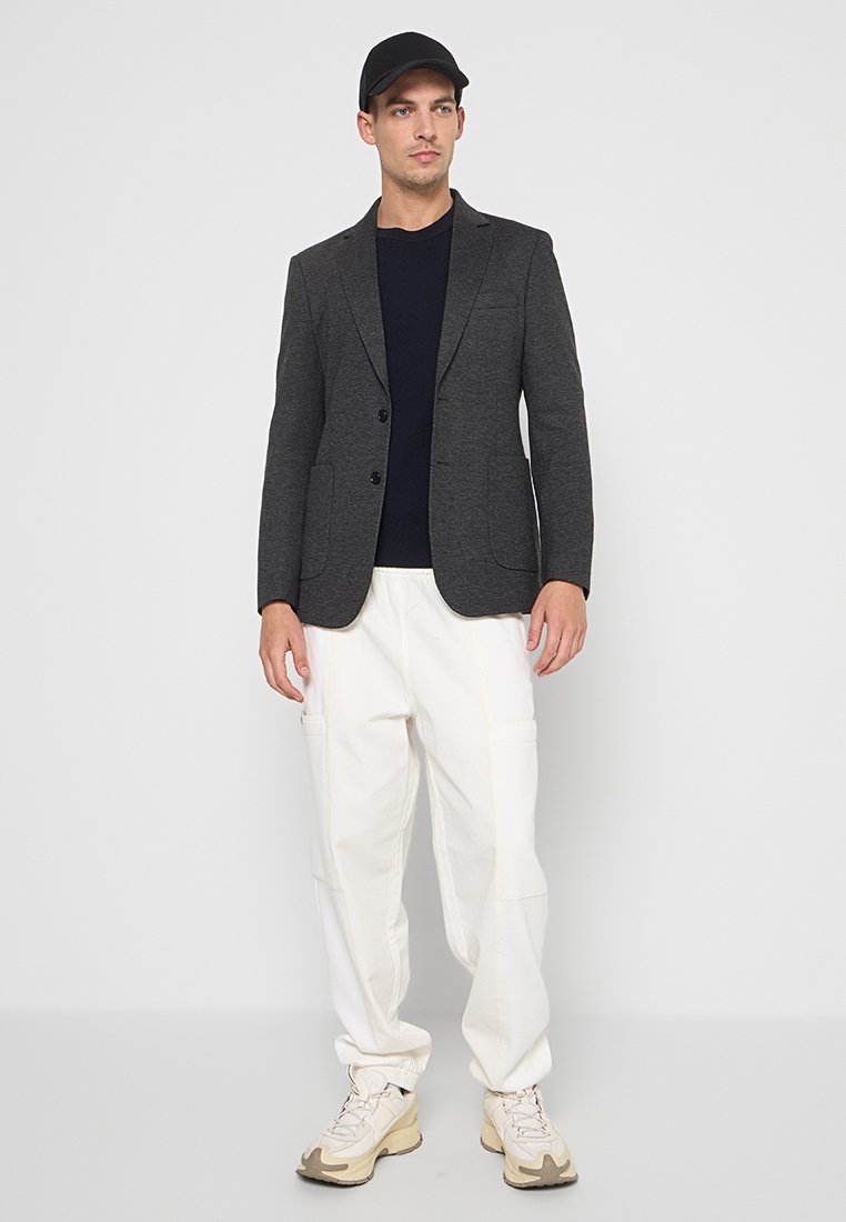 SLIM FIT