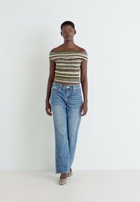 The Ragged Priest RELEASE BLEACHED BLUE WASH - Široke nogavice - blue denim