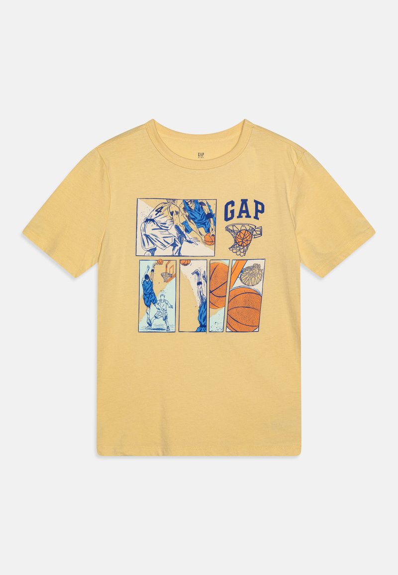T-shirt en coton jaune avec des impressions graphiques bleues de scènes de basketball et le texte "GAP" sur le devant, à manches courtes et avec un col rond.