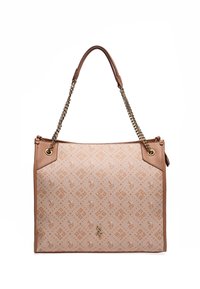 Beige toteväska med guldkedjespänne och läderdetaljer, som har ett upprepat logomönster och en slät yta.