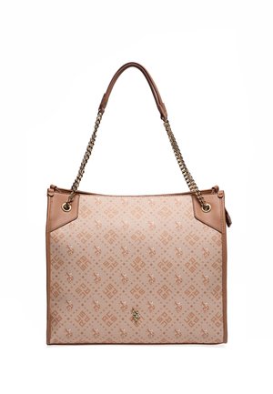 Beige Tragetasche mit einer goldenen Kettenriemen und Lederelementen, die ein wiederholtes Logo-Muster und eine glatte Textur aufweist.