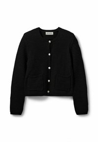 Črna pletena kardigan s okroglim ovratnikom, petimi srebrnimi gumbi in dvema sprednjima žepoma. Tekstivna tkanina z žametenim zaključkom okoli manšet in roba.