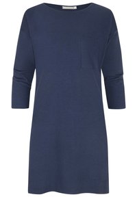 Navyblauwe katoenen jurk met lange mouwen, ronde halslijn en een borstzak. Zachte textuur met een rechte silhouet en zoom.