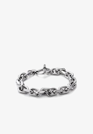 Sølvfarget, tykk kjedearmbånd med ovale og rektangulære ledd og en lås med t-bar på hvit bakgrunn.