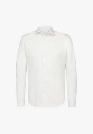 Camisa blanca de manga larga hecha de algodón suave, con cuello clásico y cierre frontal de botones en un color claro.