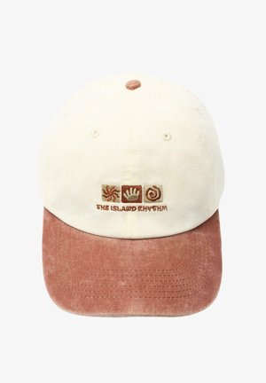 Beige und staubrosafarbene Baseballkappe mit drei bestickten Symbolen und dem Schriftzug "THE ISLAND RHYTHM" auf dem Frontpanel.