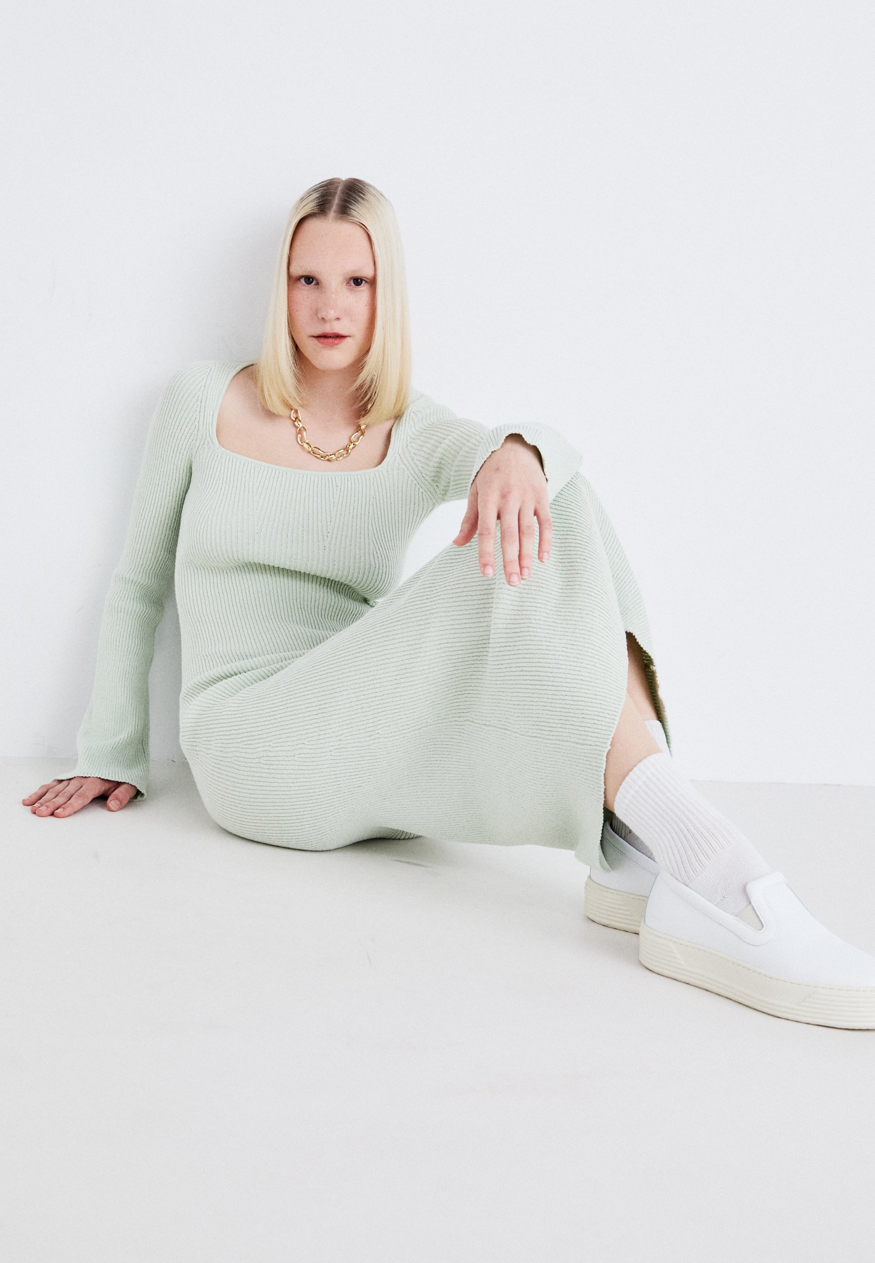 gina tricot green dress Gina Tricot Crinkle Maxi Dress main image 1