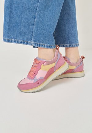 Tamaris, Baskets basses - berry