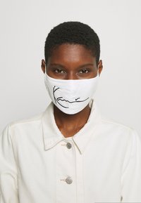 Karl Kani - SIGNATURE FACE MASK - Tygmasker - white Miniatyrbild 1