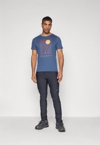 Columbia CSC™ SEASONAL LOGO TEE - T-shirt estampada - blue/dark blue