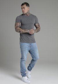 SIKSILK - T-shirt basic