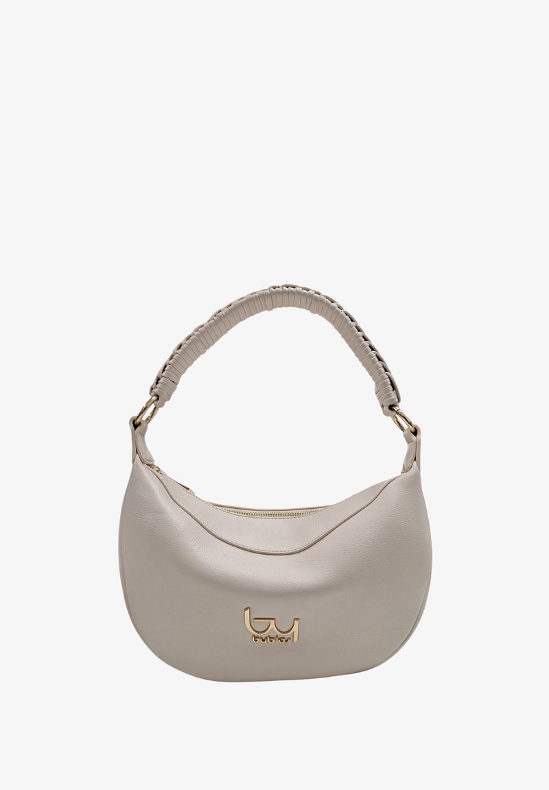 Borsa hobo in pelle beige chiaro con forma curvata, manico testurizzato e logo dorato sulla parte frontale. Presenta una chiusura con zip.
