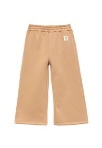 Pantalones de pierna ancha beige, hechos de una tela suave con una cinturilla elástica y una pequeña etiqueta de logo en la parte delantera. Diseño minimalista y textura suave.