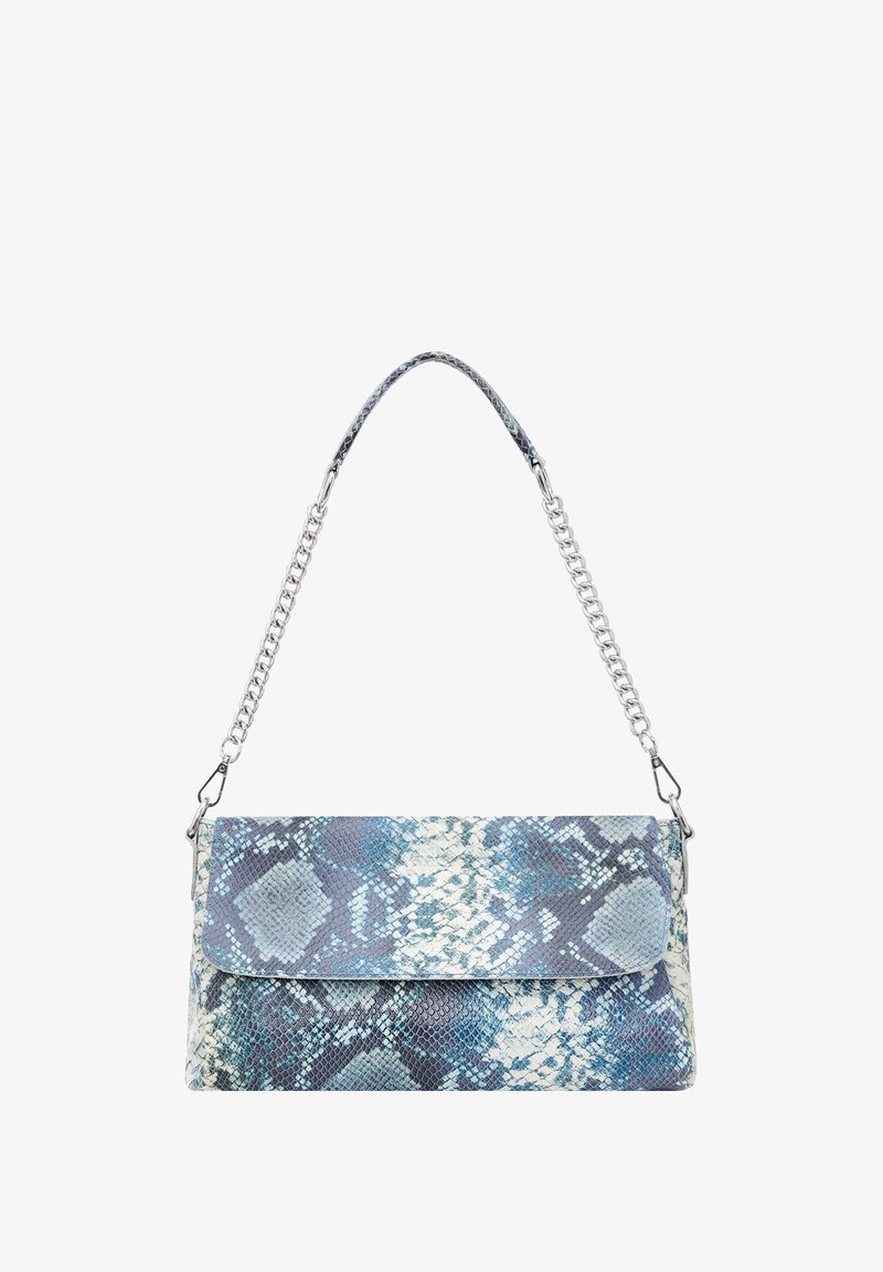 Blå och silver orm-skinn clutch-väskan med kedjehandtag. Har en klaffstängning och en strukturerad mönstring genom hela väskan.
