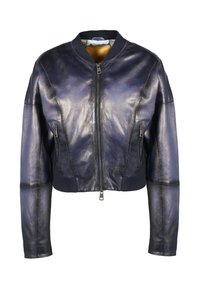 Navyblå læder bomberjakke med frontlynlås, lynlåslommer i siderne, ribbet krave, manchetter og linning, vist på hvid baggrund.