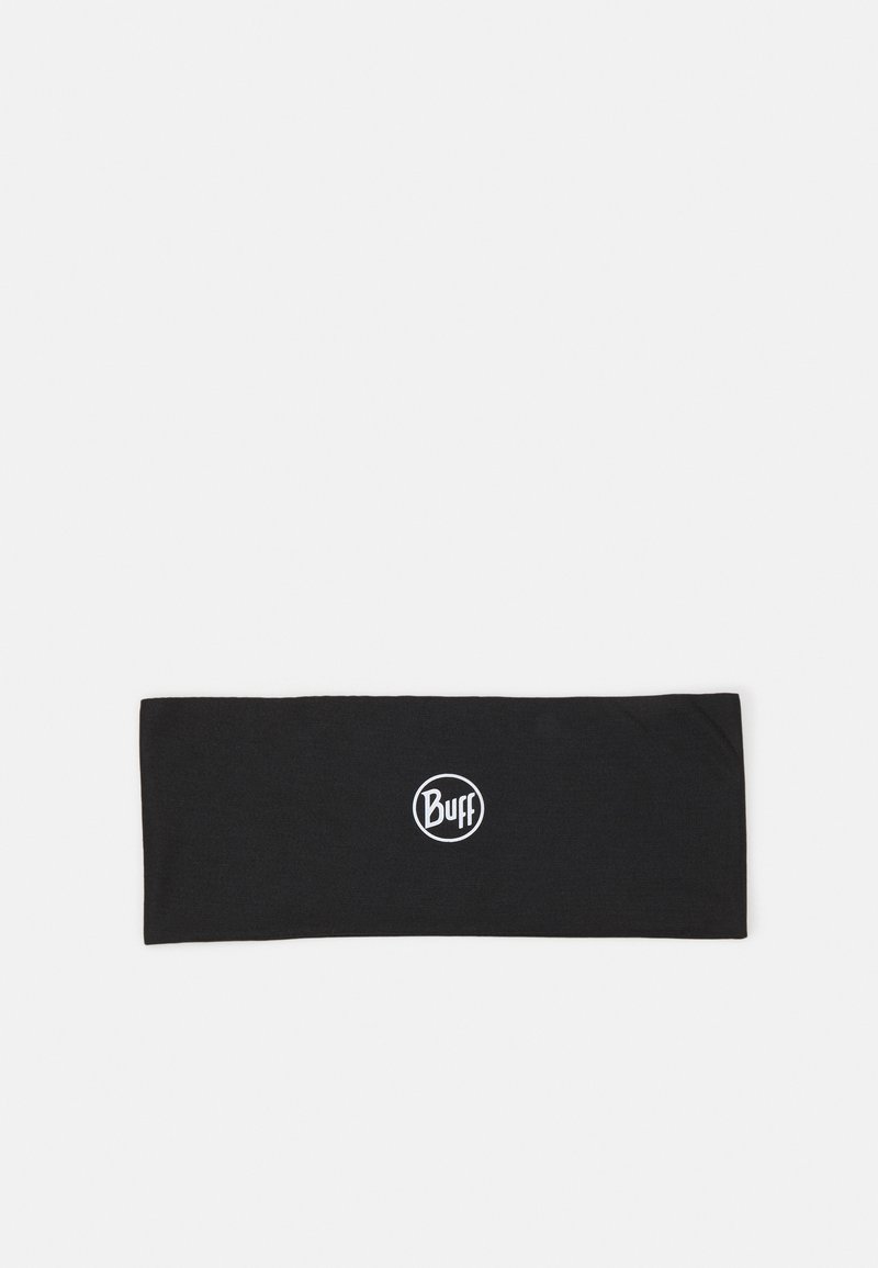 Sort pandebånd lavet af strækbart stof med et cirkulært hvidt "Buff" logo. Glat tekstur med rektangulær form, egnet til aktivt tøj.