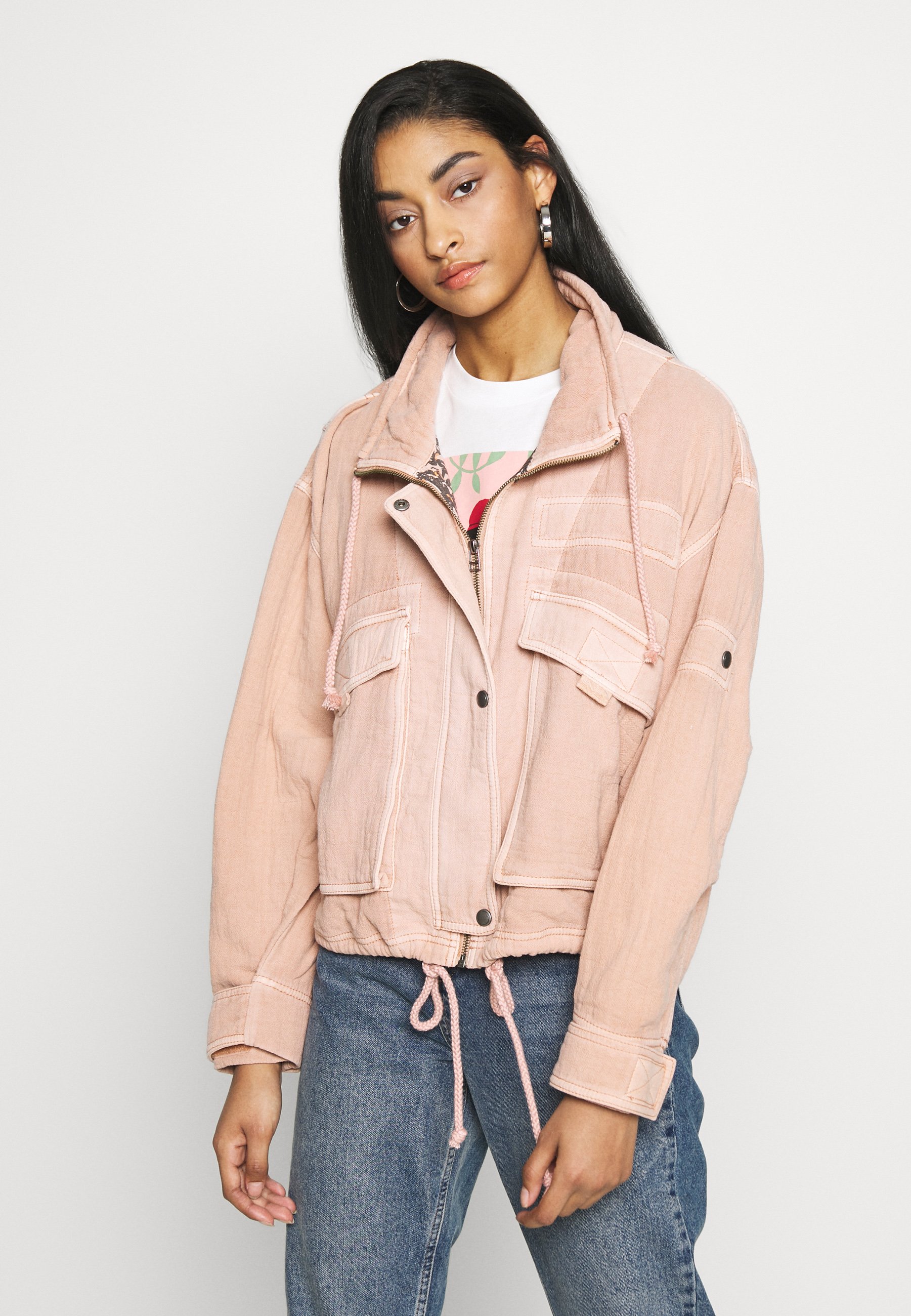 Free People EYES ON YOU SURPLUS Lett jakke apricot Free People ARIANA JACKET Lett jakke white Zalando.no