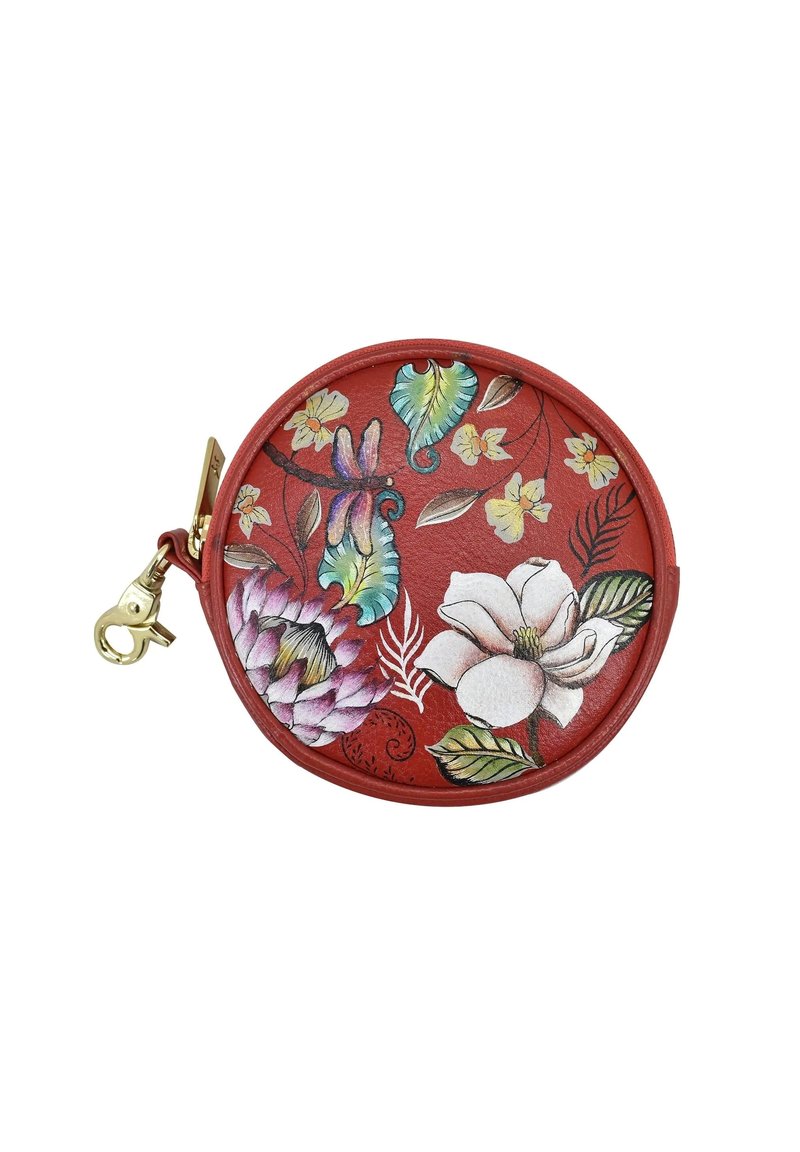 Ronde rode coin purse gemaakt van leer met kleurrijke bloemen- en bladdesigns, voorzien van een gouden metalen rits en clipbevestiging.