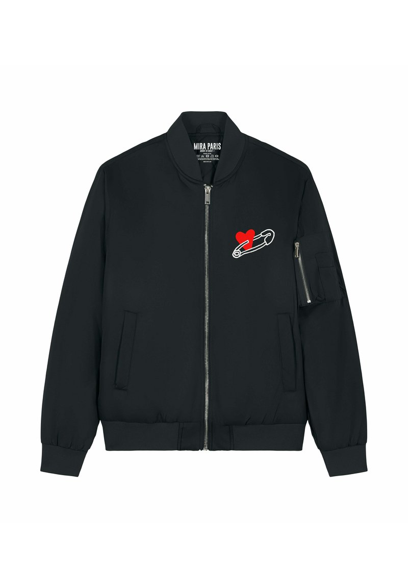 Giacca bomber nera con zip frontale, polsini a costine, tasche laterali e grafica a cuore rosso con spilla da balia sul petto sinistro.