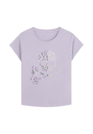 Camiseta de manga corta lila con un gráfico de calavera y tibias en plata metálica y tonos púrpuras en la parte delantera.