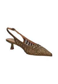 Scarpa decolleté con tacco kitten, punta appuntita, cinturino slingback, tomaia in pelle intrecciata bronzo e cinturino regolabile con fibbia.