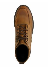 Stivale alla caviglia in pelle marrone con lacci, punta tondeggiante, cuciture in contrasto e superficie testurizzata. L'interno è nero con colletto imbottito.