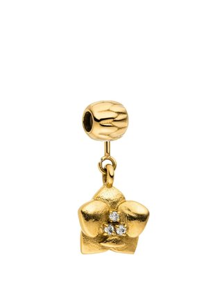 Goldener, blumenförmiger Anhänger mit drei kleinen klaren Steinen, der an einer strukturierten goldenen Perle mit Loch zum Auffädeln hängt.