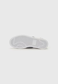 EA7 Emporio Armani CLASSIC UNISEX - Tenisice - white/medieval blue