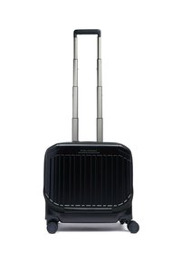 Valigia nera rigida con design a coste, manico estensibile argentato e quattro ruote girevoli per una facile manovrabilità.