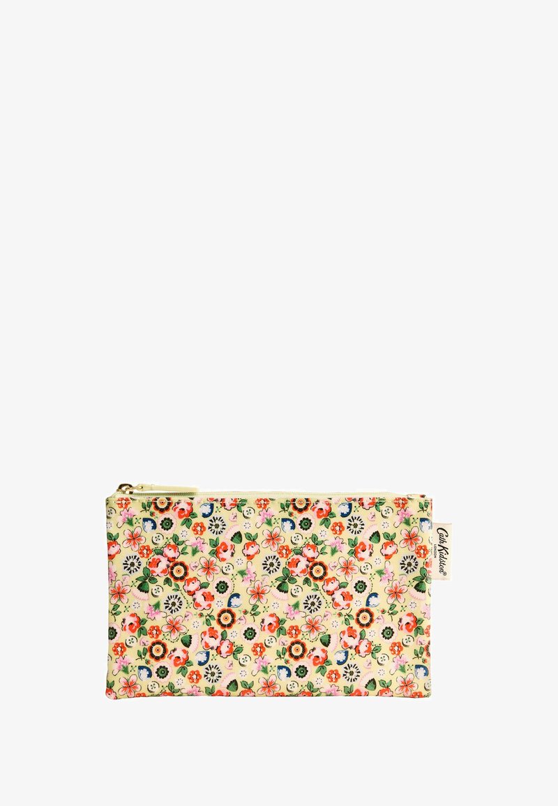 Rektangulær cremefarvet pung med farverigt blomsterprint og en lynlås i toppen, med en lille stofmærkat på siden.