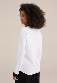 WE Fashion Blúzka so zapínaním na gombíky - white