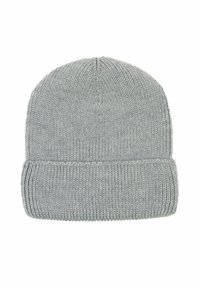 Czapka beanie dziana w jasnoszarym kolorze, z podwiniętym mankietem, ribbową teksturą i gładką górą o zaokrąglonym szczycie.