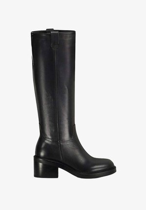 Botte noire en cuir à hauteur de genou avec un bout arrondi, un talon large et une languette à l'arrière. Texture lisse avec des détails de couture visibles.