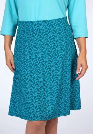 Schwingender Rock aus türkisfarbenem Stoff mit floralem Muster, blauen Blättern und kleinen braunen Akzenten. Weiche Textur; knielanges Design.