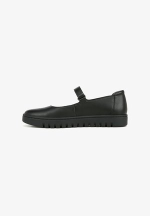 Chaussures Mary Jane en cuir noir avec un bout rond, une sangle ajustable et une semelle en caoutchouc épaisse et nervurée. Texture lisse et design minimaliste.
