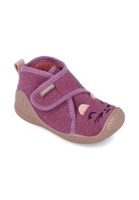 Zapato de fieltro morado con suela de goma, diseñado con la cara de un gato, con acentos en las orejas de color rosa y una correa de velcro para el cierre.