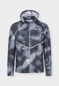 Sélectionné, black/smoke grey