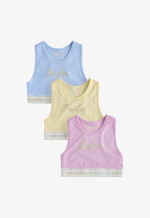 Trois tops raccourcis sans manches en bleu, jaune et rose, chacun avec l'inscription dorée "Baker by Ted Baker" et le logo sur la poitrine et la bande ourlet.