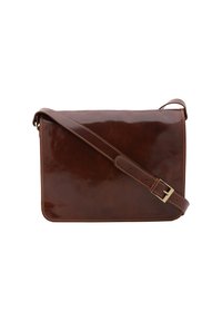 Borsa a tracolla in pelle marrone con una finitura lucida, chiusura a pattina, tracolla regolabile e dettagli in metallo color oro.