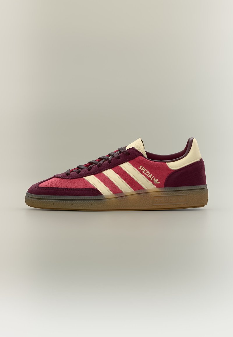 adidas Originals HANDBALL SPEZIAL team victory red/warm vanilla/gum/dark red
