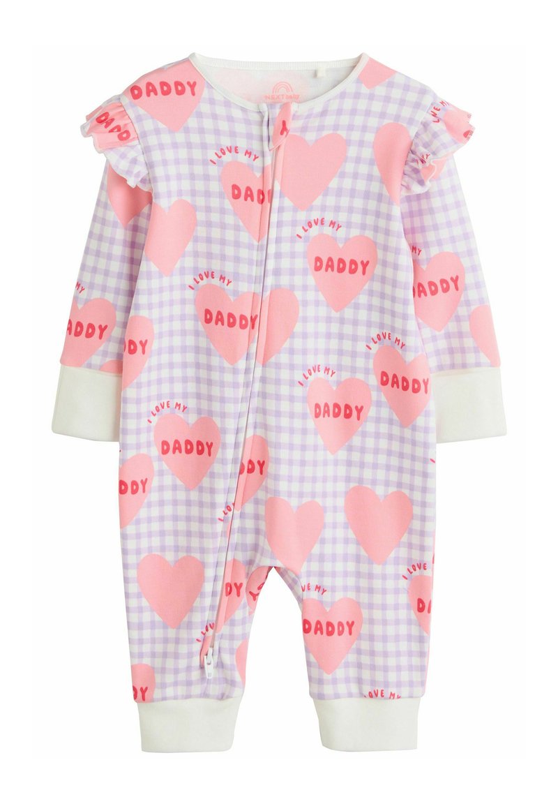 Baby-Overall im lila Karomuster mit pinken Herzen. Mit Rüschen-Schultern, langen Ärmeln und einem Reißverschluss vorne.
