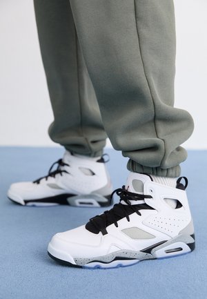 High-top trainers - white