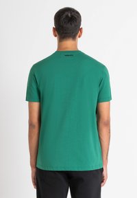 Antony Morato REGULAR FIT FLOCK AND INJECTION PRINT - Camiseta estampada - flag green