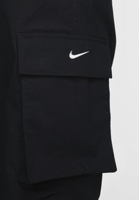 Unselected, black sail