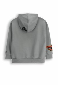 Szara bluza z kapturem, z kieszenią typu kangur, sznurkiem w kapturze, ściągaczami na rękawach oraz kolorowym wzorem na prawej rękawie.