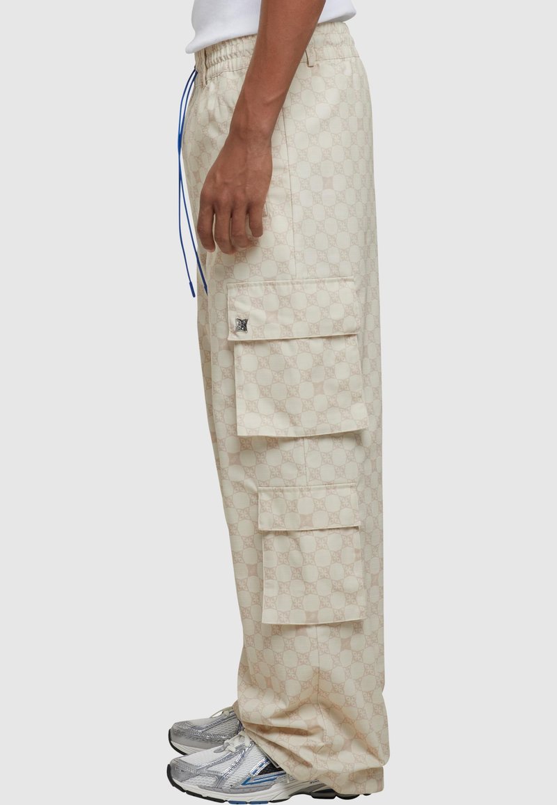 PEQUS MONOGRAM - Cargo trousers - white sand/off-white - Zalando.co.uk