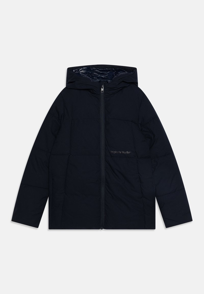 Ναυτικό μπουφάν με κουκούλα, με μπροστινό φερμουάρ και ραφιναρισμένο σχέδιο. Μαλακή υφή με διακριτική λεπτομέρεια λογότυπου στην περιοχή του στήθους.